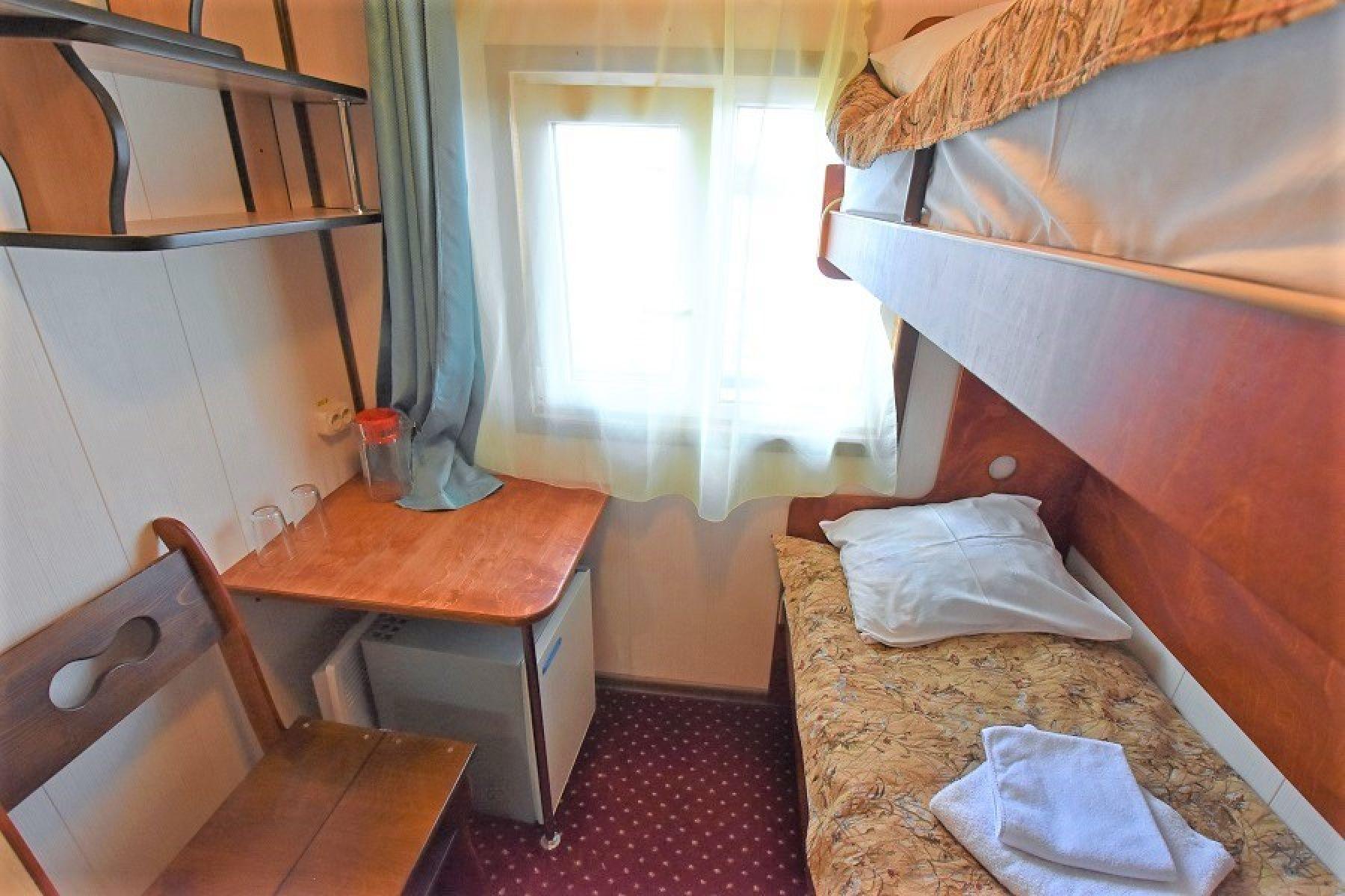 1Б