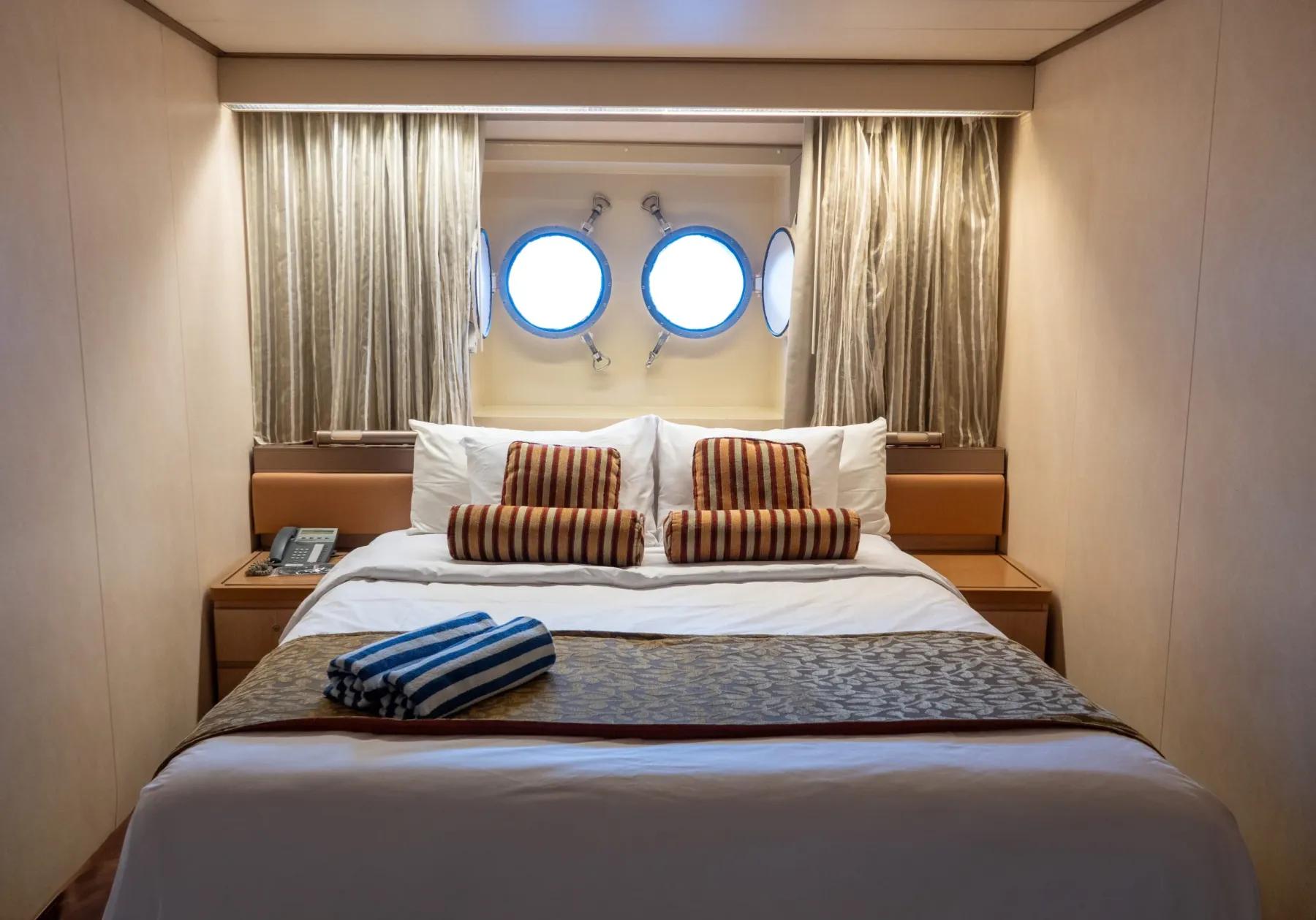 Каюта с окном