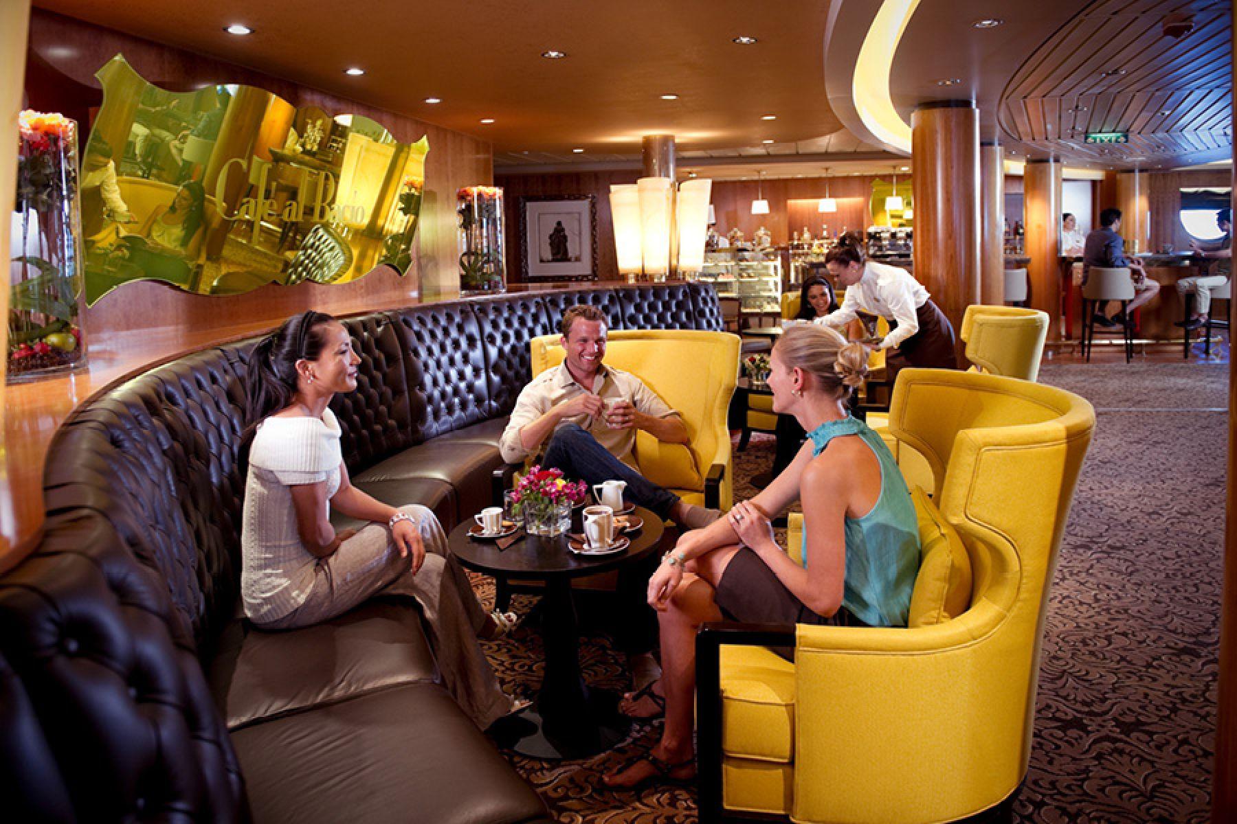 кофейня на борту Celebrity Constellation