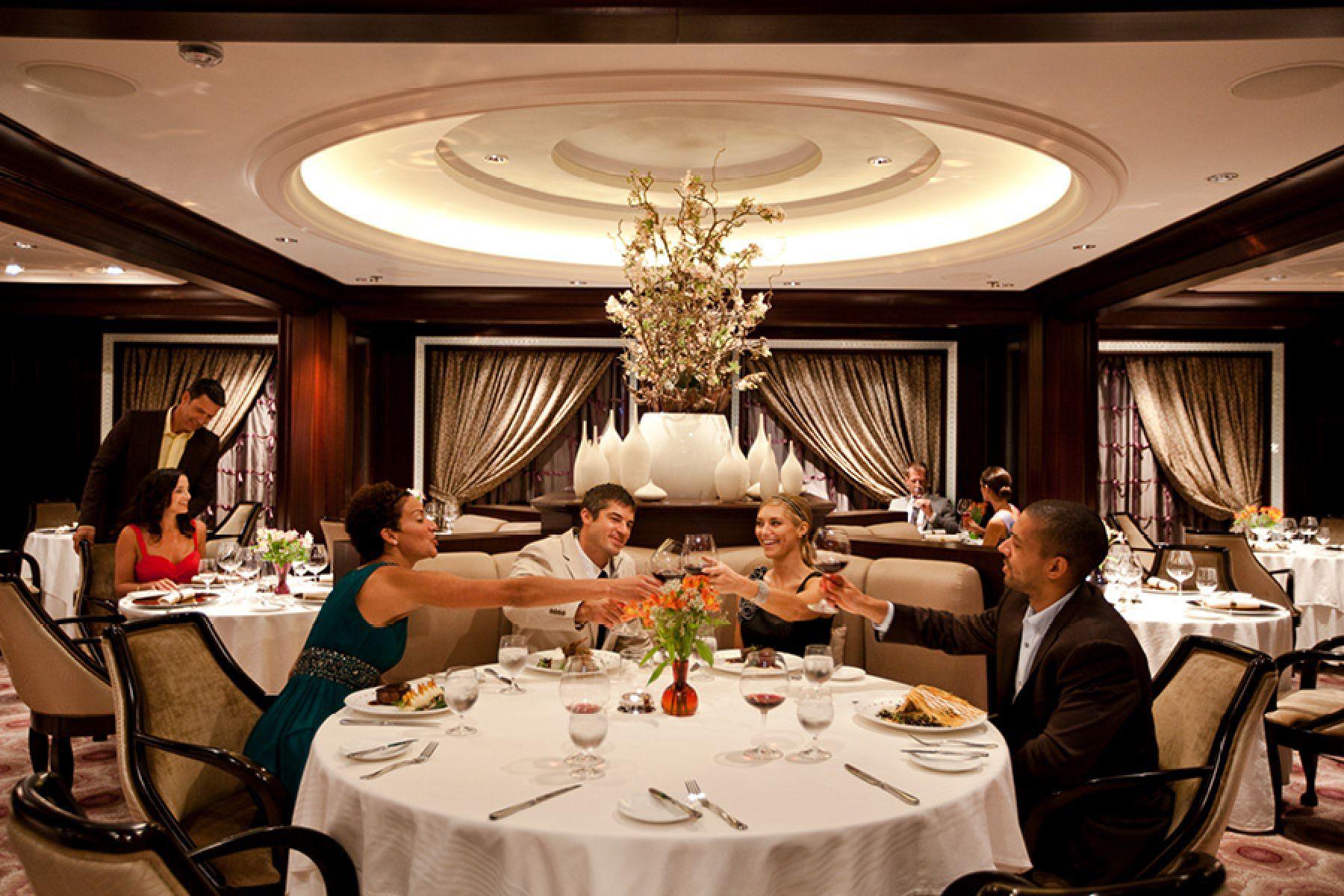 Ресторан Murano на борту Celebrity Solstice