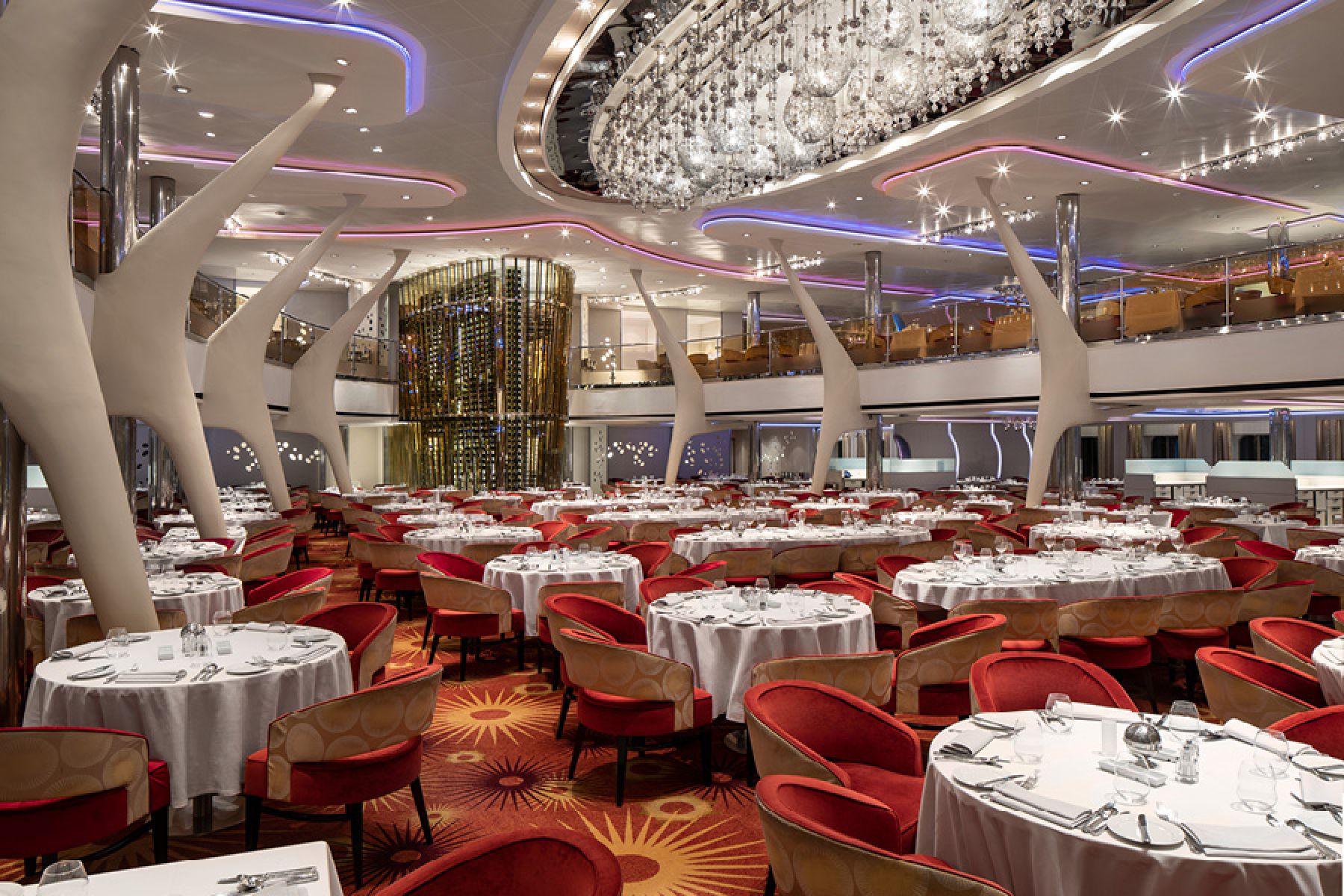 основной ресторан на борту Celebrity Silhouette