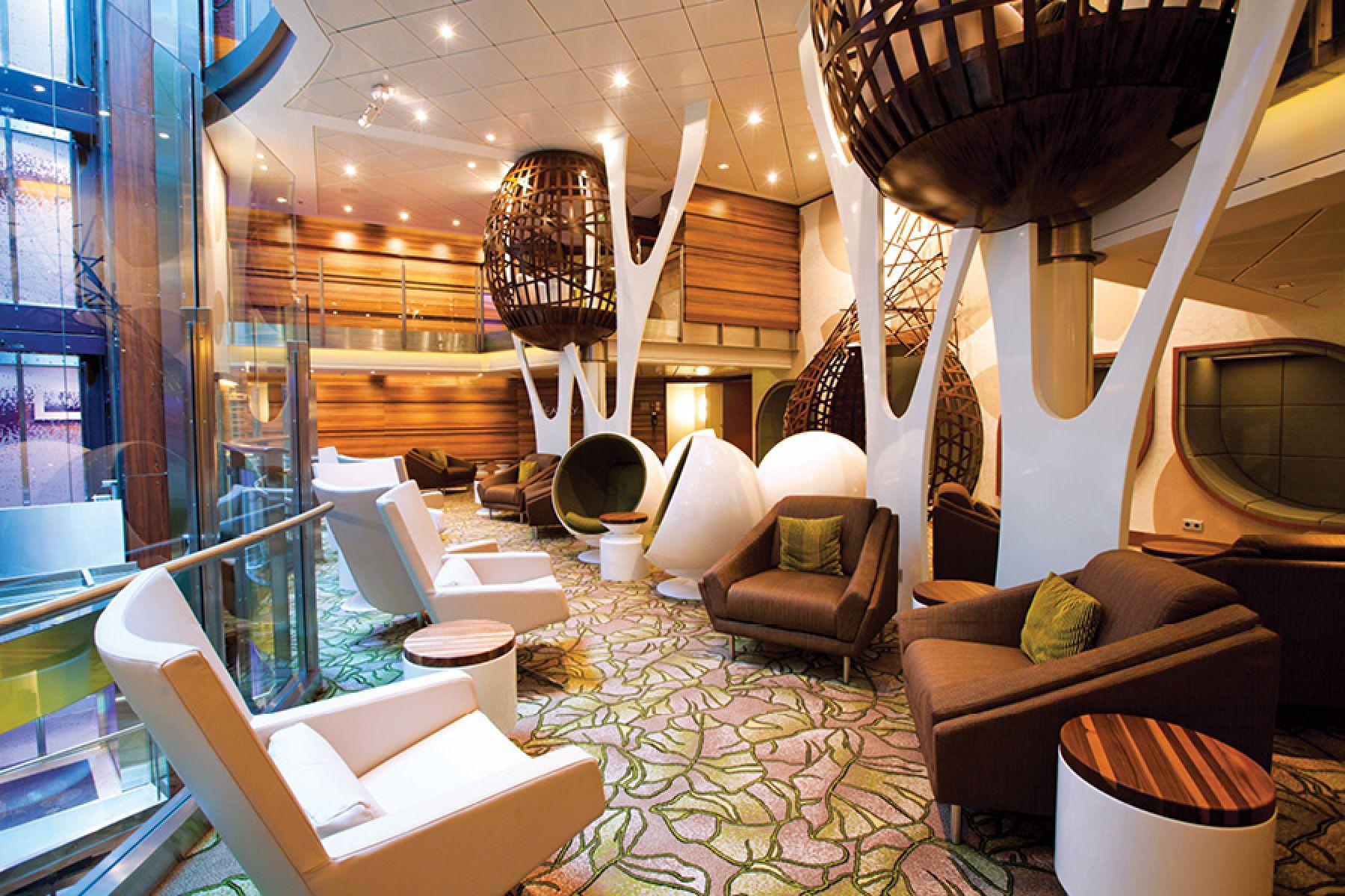 Библиотека на борту Celebrity Silhouette