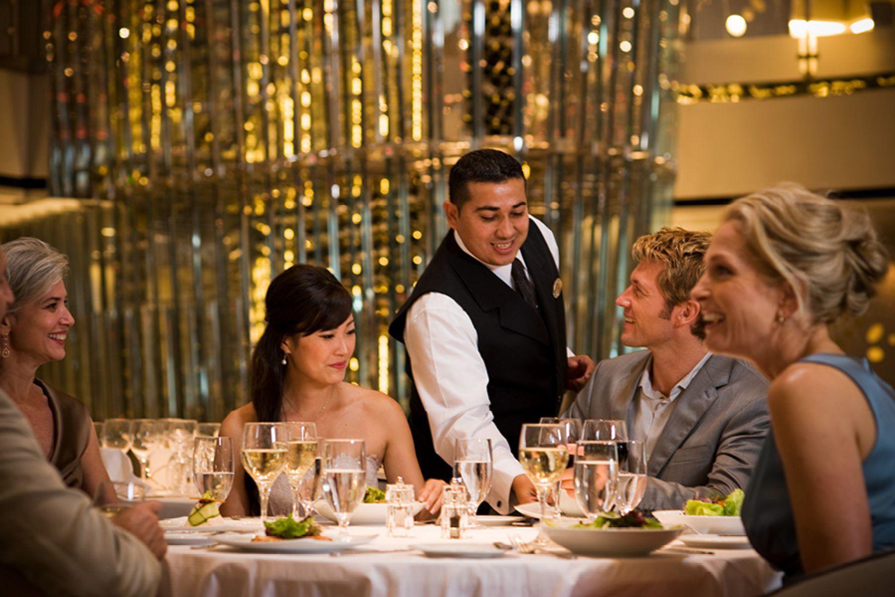 Основной ресторан на борту Celebrity Solstice