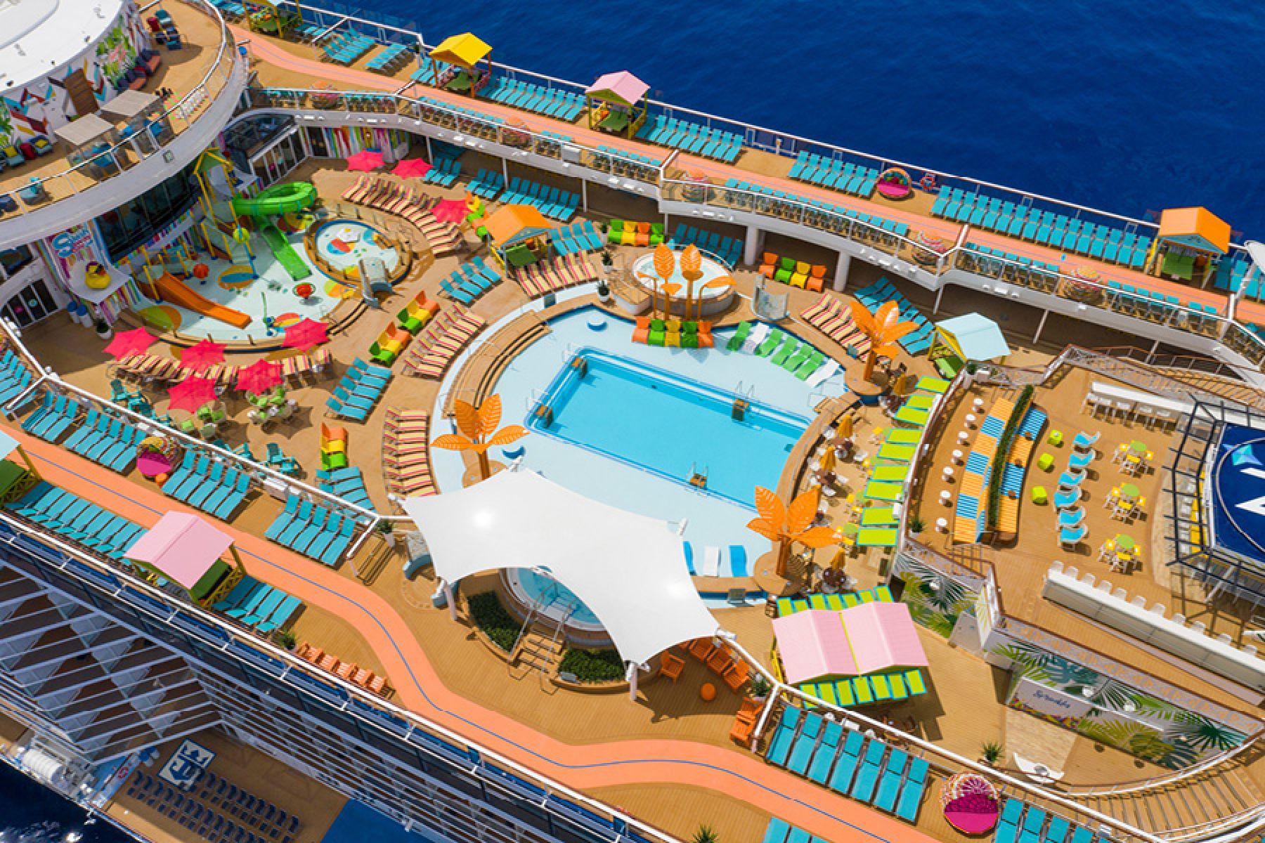 Вид сверху на лайнер Odyssey of the Seas
