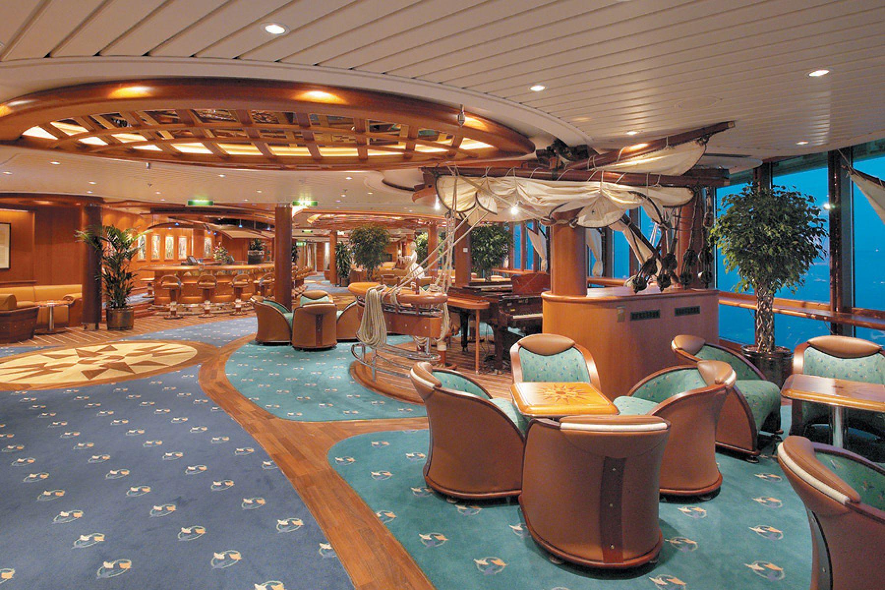 Один из баров на Serenade of the Seas
