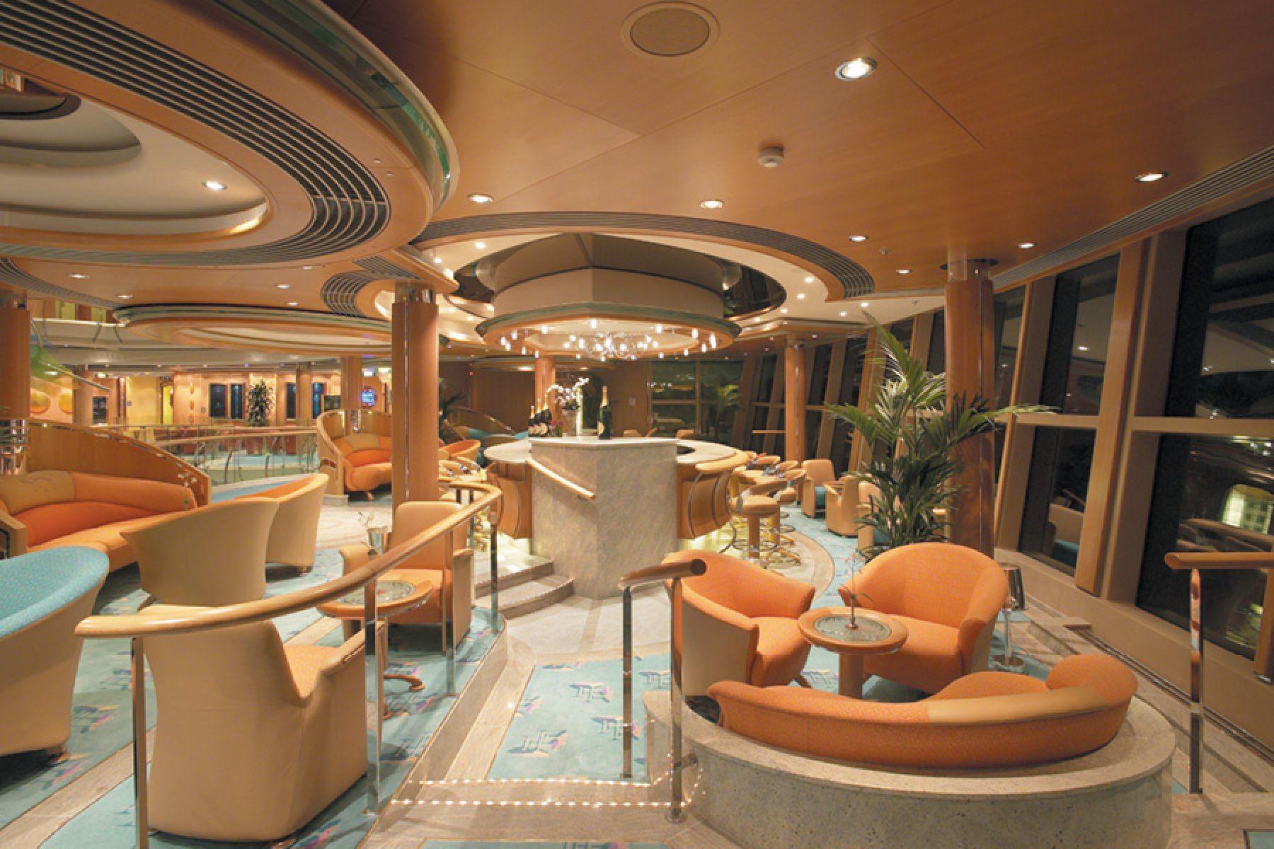 Уютный Лаундж на Serenade of the Seas