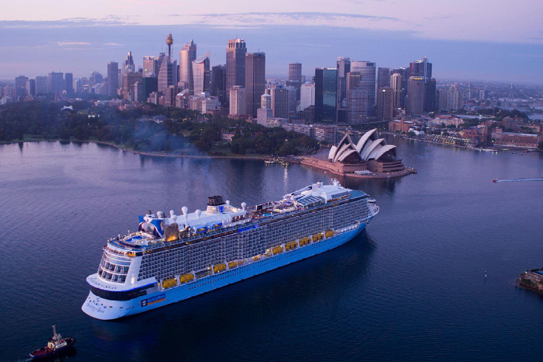 Круизный лайнер Ovation of the Seas