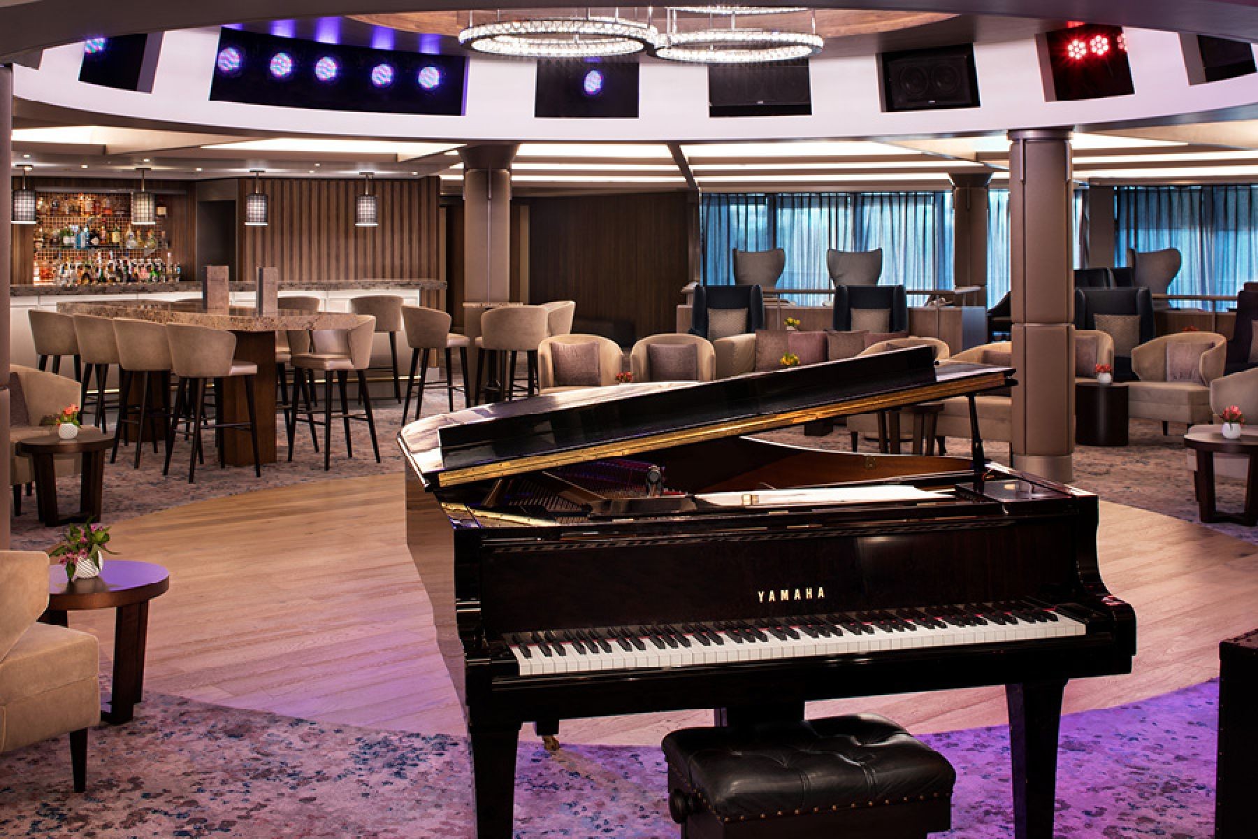 Бар на борту Celebrity Summit