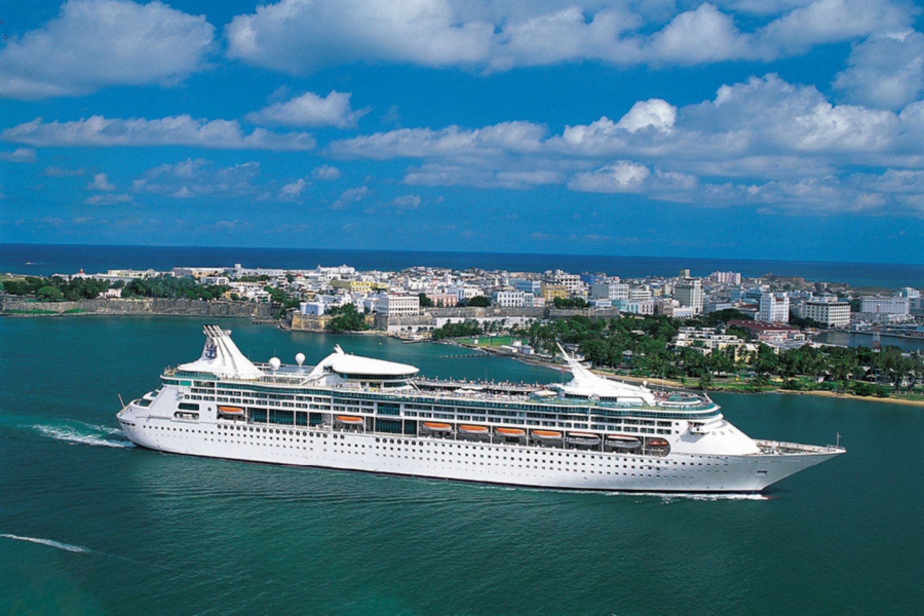 круизный лайнер Enchamtment of the Seas