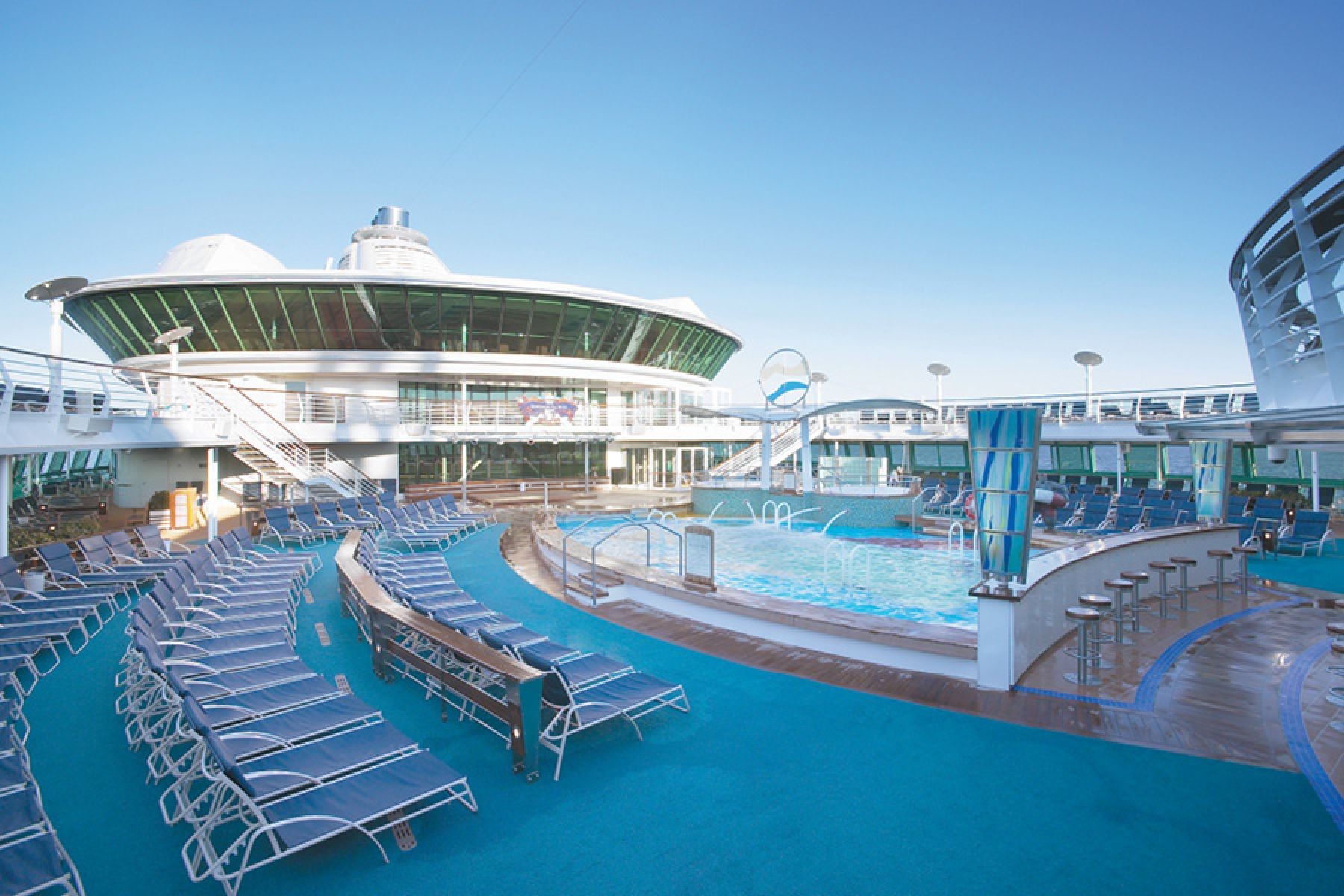 Бассейн на Serenade of the Seas