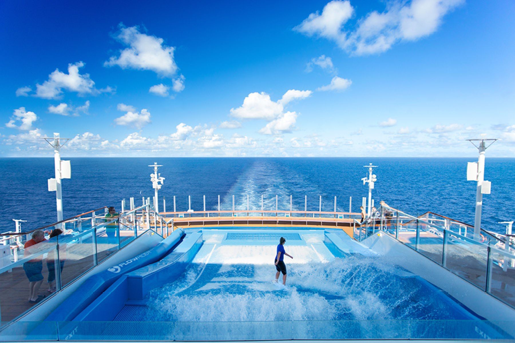 Симулятор сёрфинга на борту Anthem of the Seas